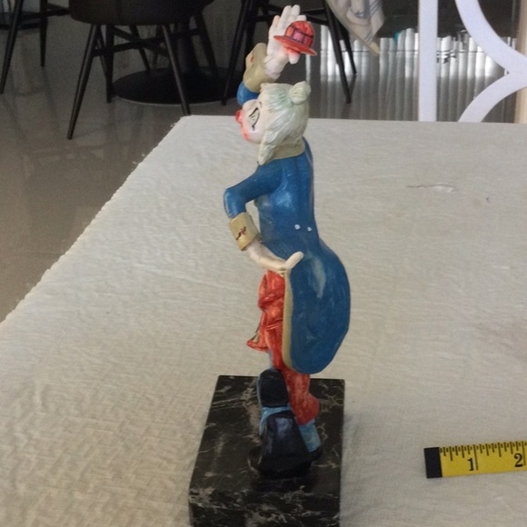 Home a Clown that is happy on a marble stand made in Italy. * - Picture 4 of 6